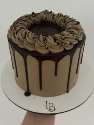 CHOCOLATE CAKE