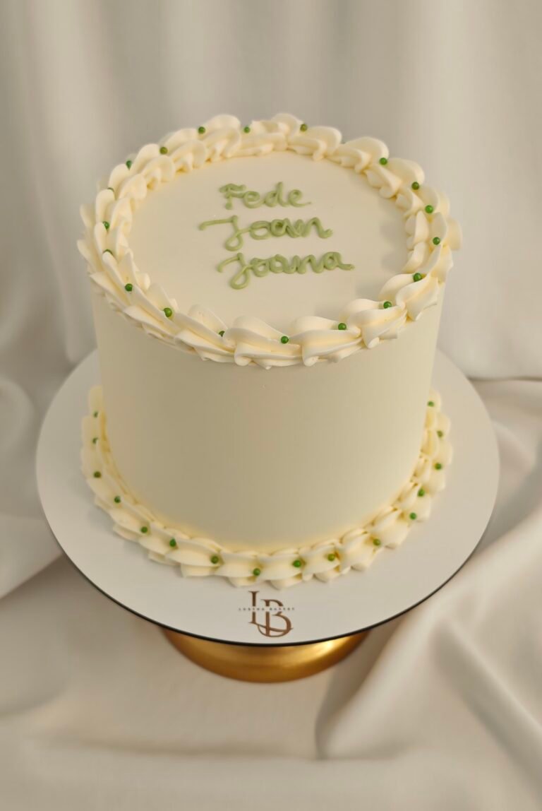 LETTERING CAKE