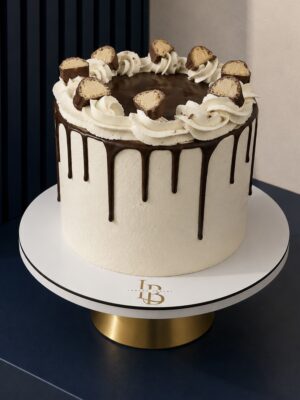7f6ebb46-bc8f-4a0f-8642-326305c49820 KINDER BUENO CAKE