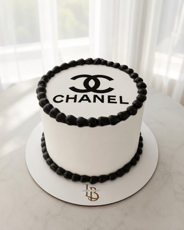 bdd9f191-6c9a-47ad-a916-83777675e3e1 Chanel cake