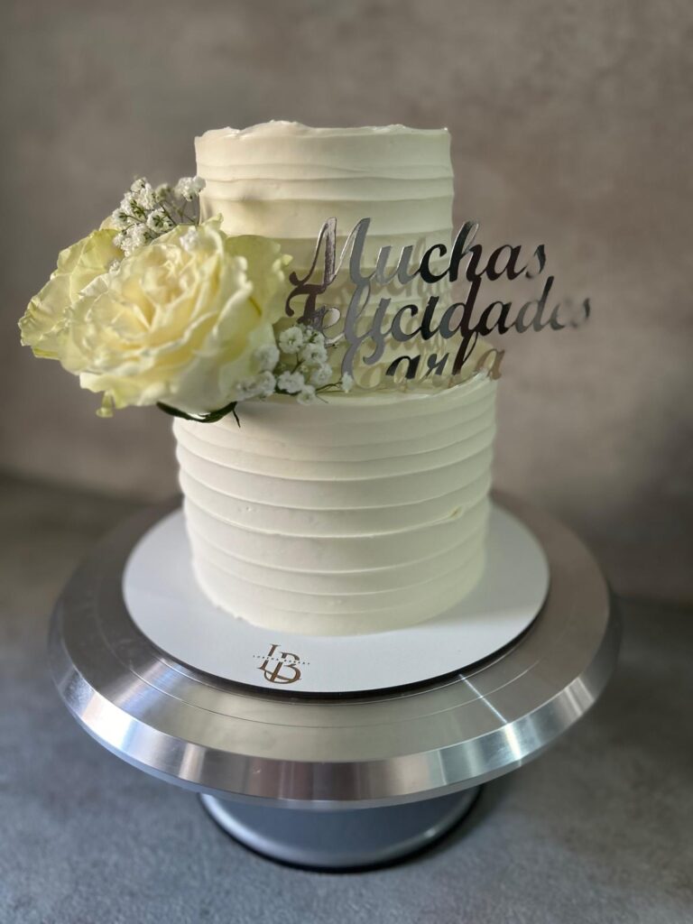 Tarta de Rosas Blancas y Paniculata