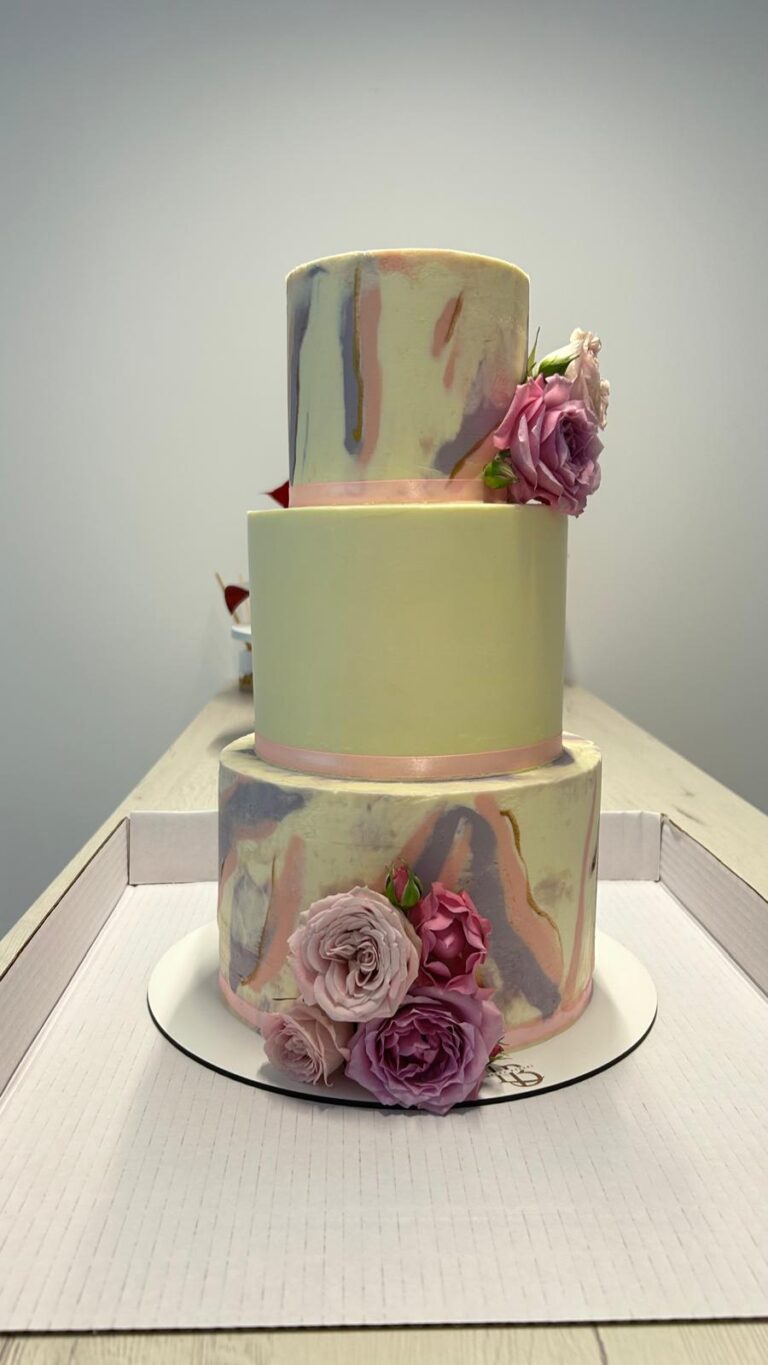 Tarta de Boda Marmolada con Rosas Naturales
