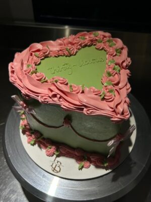 Tarta Corazón Vintage Verde & Rosa con Decoración Floral