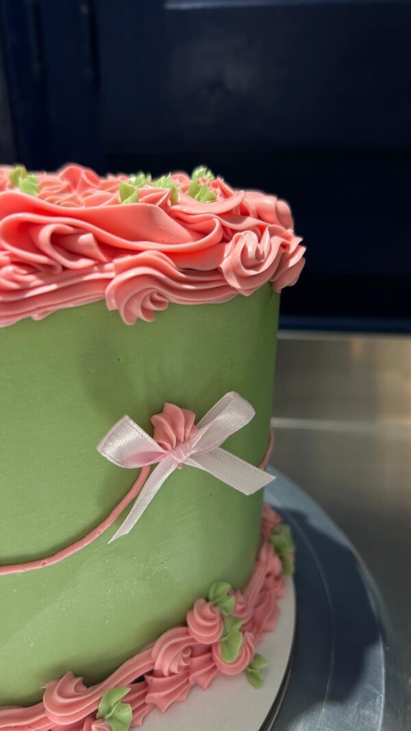 Tarta Corazón Vintage Verde & Rosa con Decoración Floral