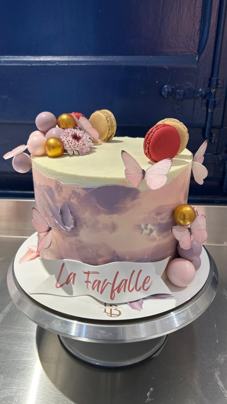 Tarta Elegante de Mariposas