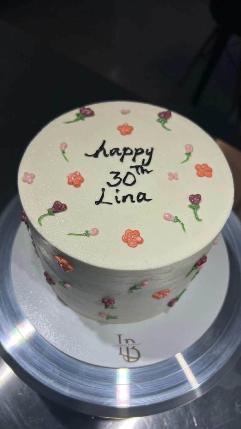 Tarta Floral Minimal “Happy Birthday”