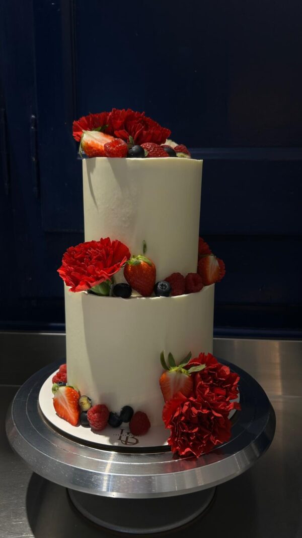 WhatsApp Image 2026-01-14 at 10.36.24 (2) Tarta Doble Nivel Floral con Frutos Rojos