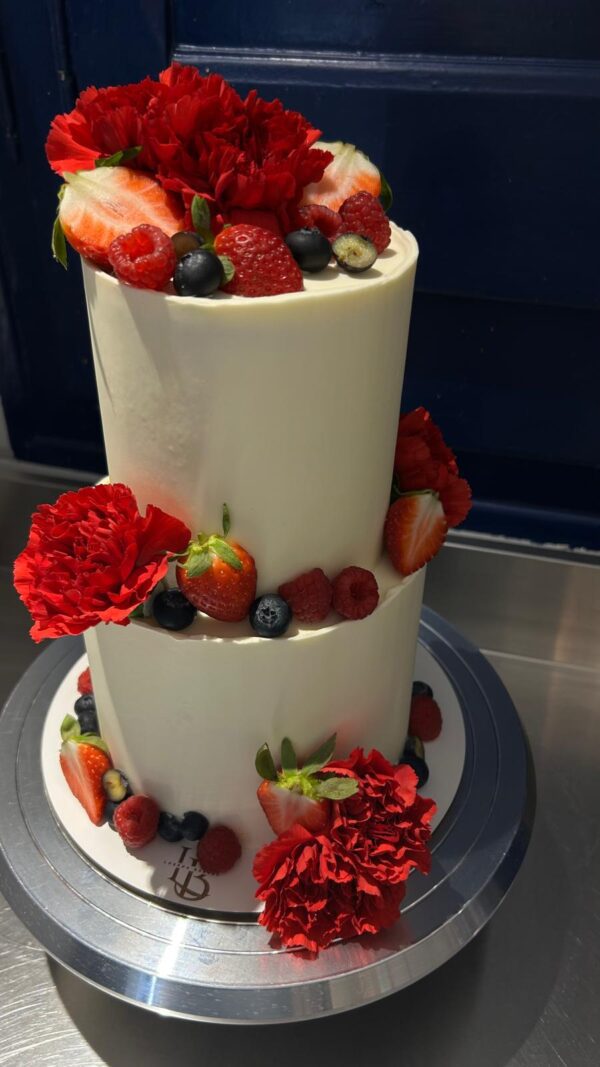 WhatsApp Image 2026-01-14 at 10.36.24 (3) Tarta Doble Nivel Floral con Frutos Rojos