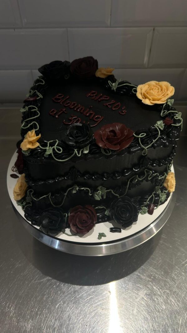 Tarta Floral Noir de Rosas