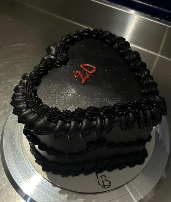 Tarta Corazón Negra Vintage