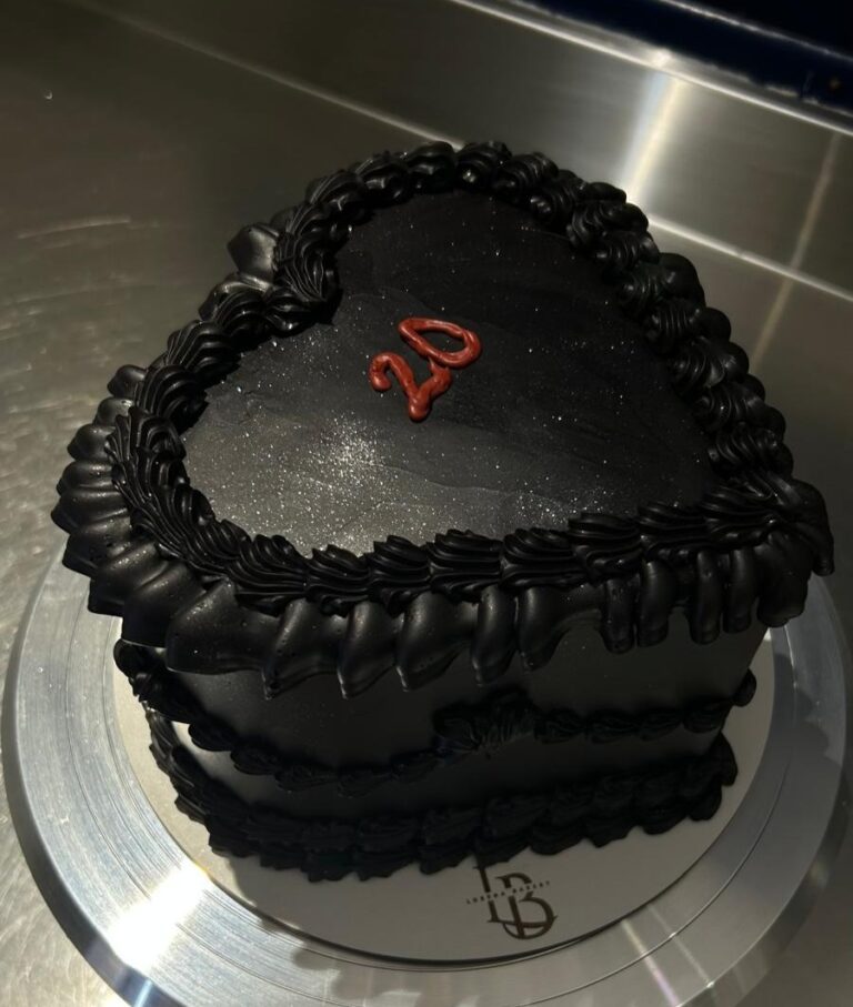 Tarta Corazón Negra Vintage