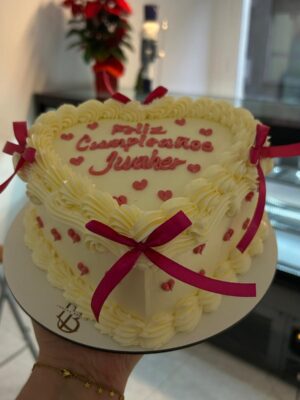 WhatsApp Image 2026-01-14 at 10.37.14 (2) Tarta Corazón Vintage con Lazos y Mensaje Personalizado