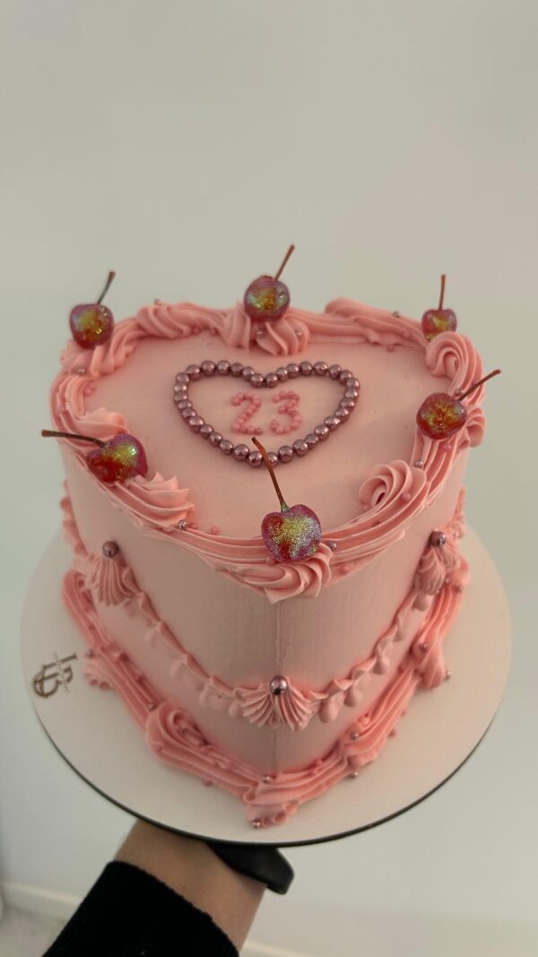 Tarta Corazón Rosa Deluxe con Cerezas