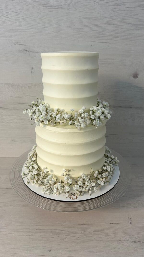 Tarta de Boda Alta Minimalista con Flores Blancas