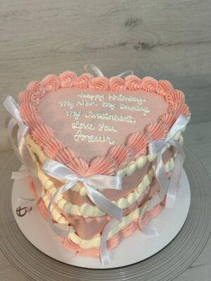 WhatsApp Image 2026-02-09 at 10.20.36 (1) Tarta Vintage Rosa con Lazos Blancos