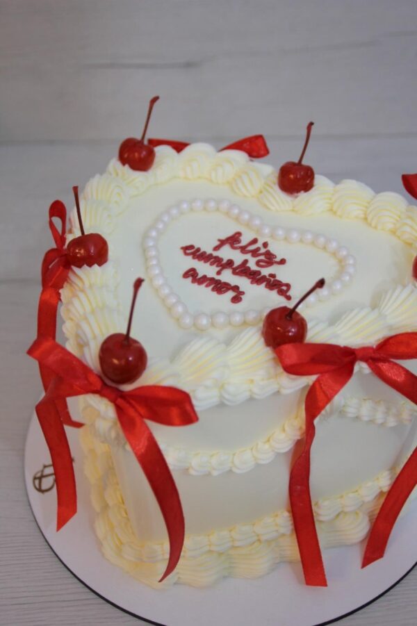 WhatsApp Image 2026-02-09 at 10.20.36 (14) Tarta Corazón Vintage con Cerezas y Lazos