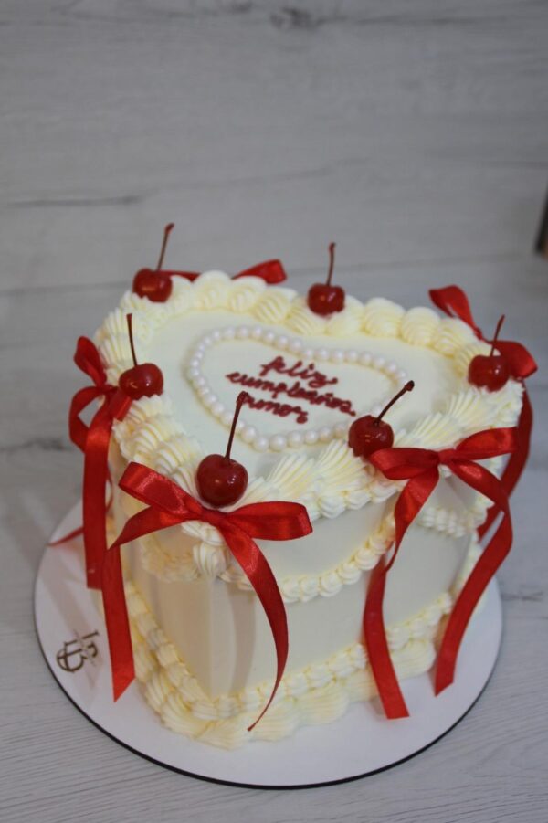 WhatsApp Image 2026-02-09 at 10.20.36 (15) Tarta Corazón Vintage con Cerezas y Lazos