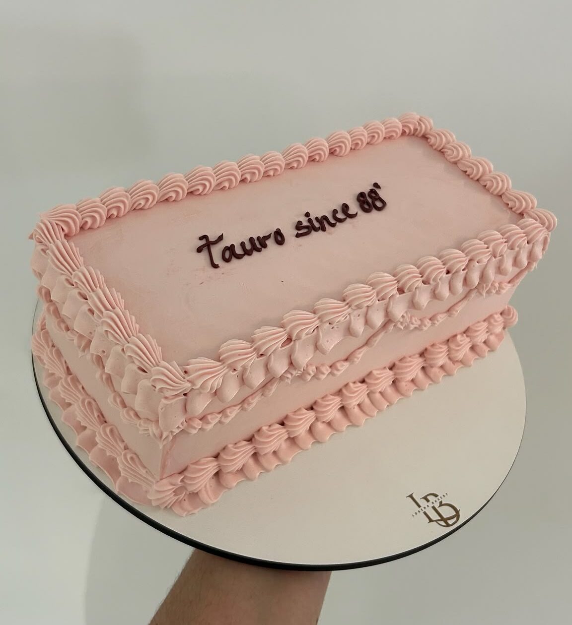 Tarta rectangular de un piso personalizada con lettering — tartas rectangulares en Barcelona