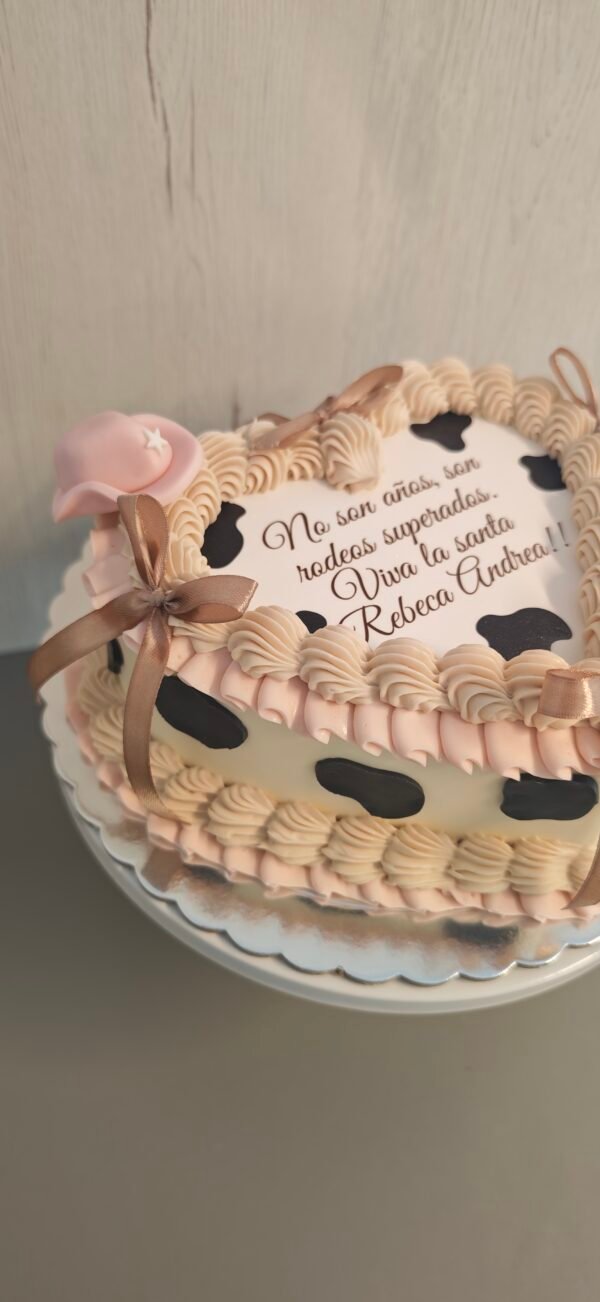 IMG_20260826_155807 Tarta Vaquera Corazón Personalizada